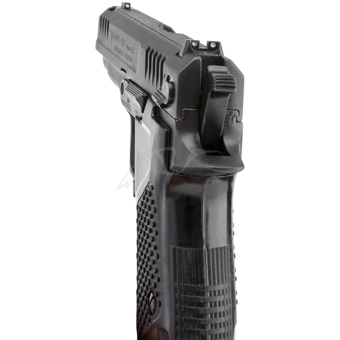 Пистолет травматический Форт-12Р с черным стволом